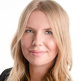 Photo of the speaker, Jasmine Enberg, in the webinar